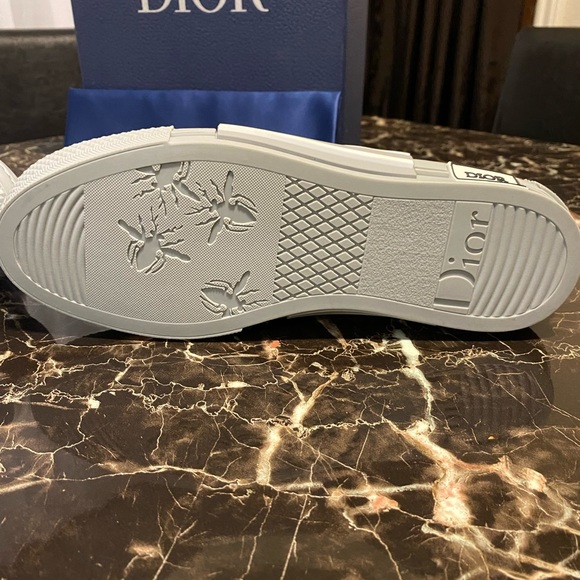 **BRAND NEW** LOW-TOP DIOR SNEAKERS WHITE AND GRAY OBLIQUE CANVAS - Picture 2 of 4